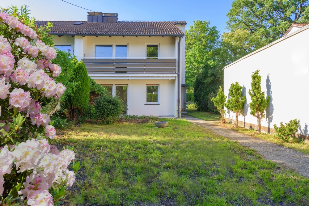 DHH mit wunderbaren Gartenflächen in Neubiberg